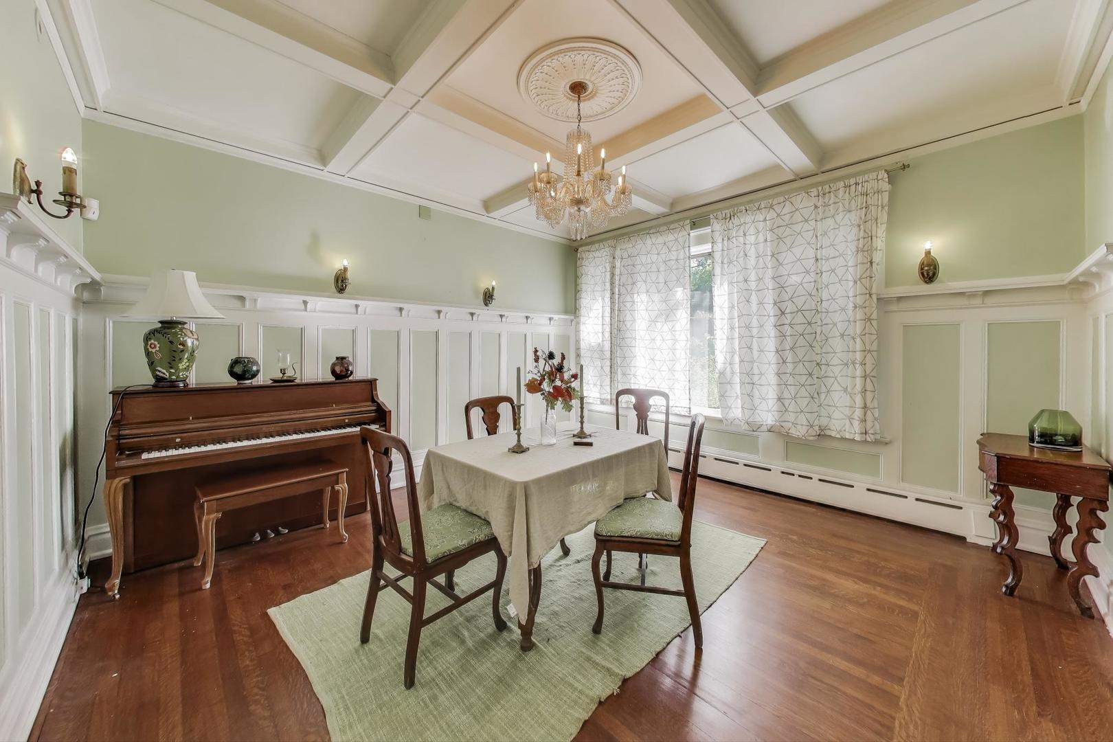 1028 N Sheridan Road