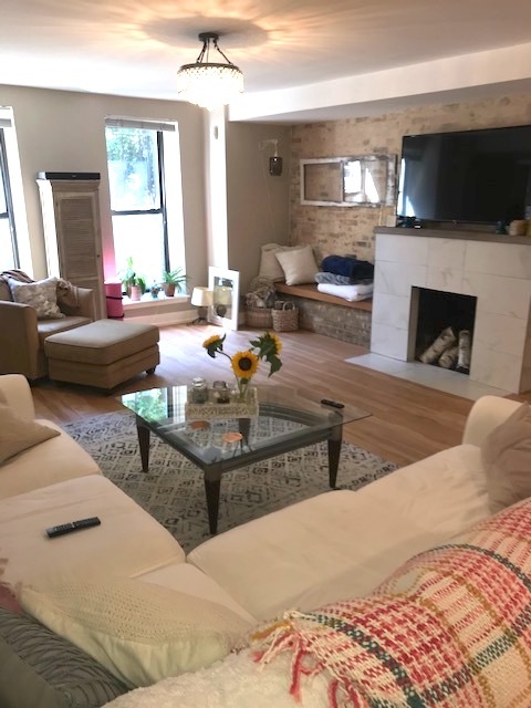 2342 N Geneva Terrace G