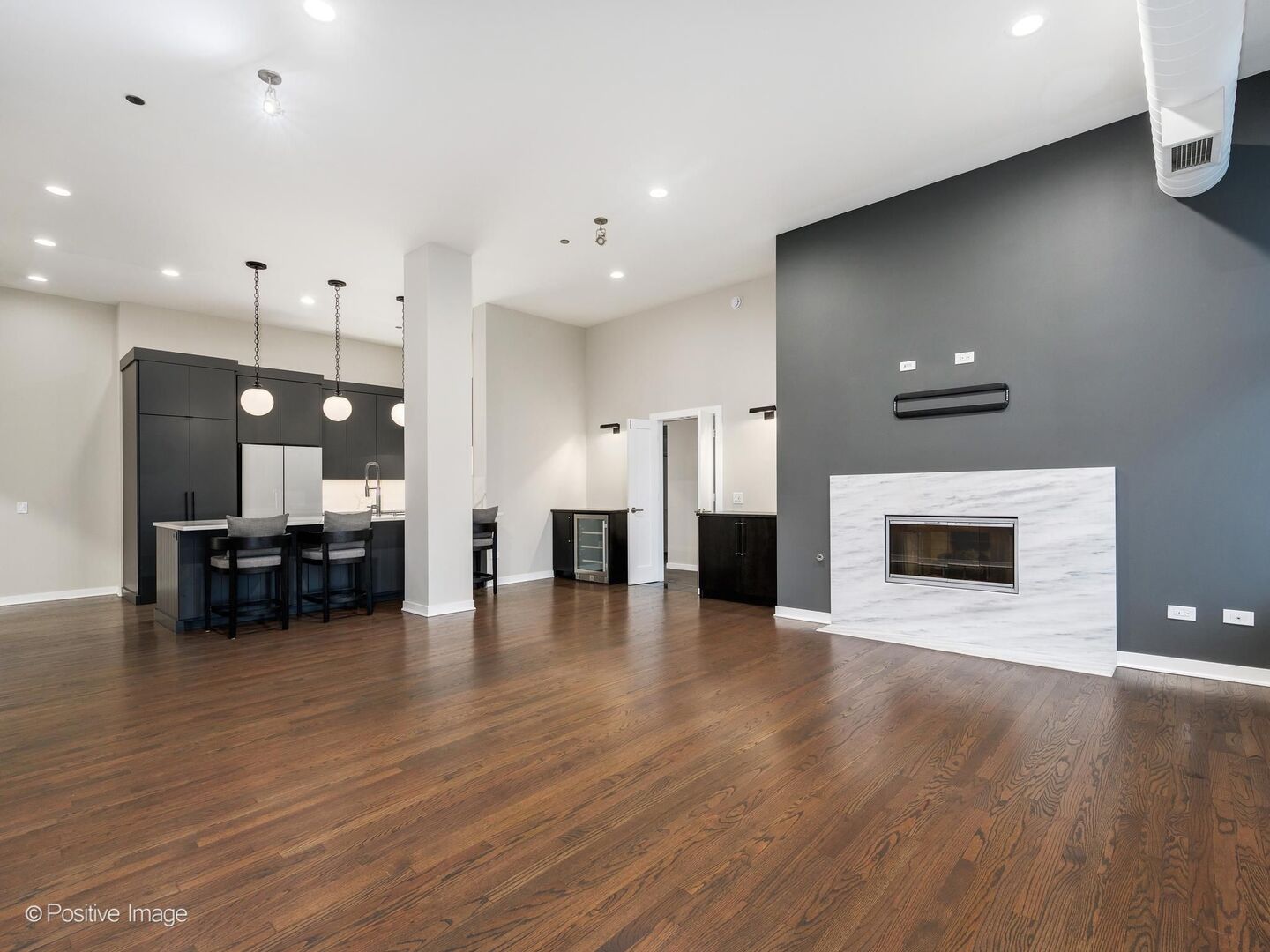 333 W HUBBARD Street 904