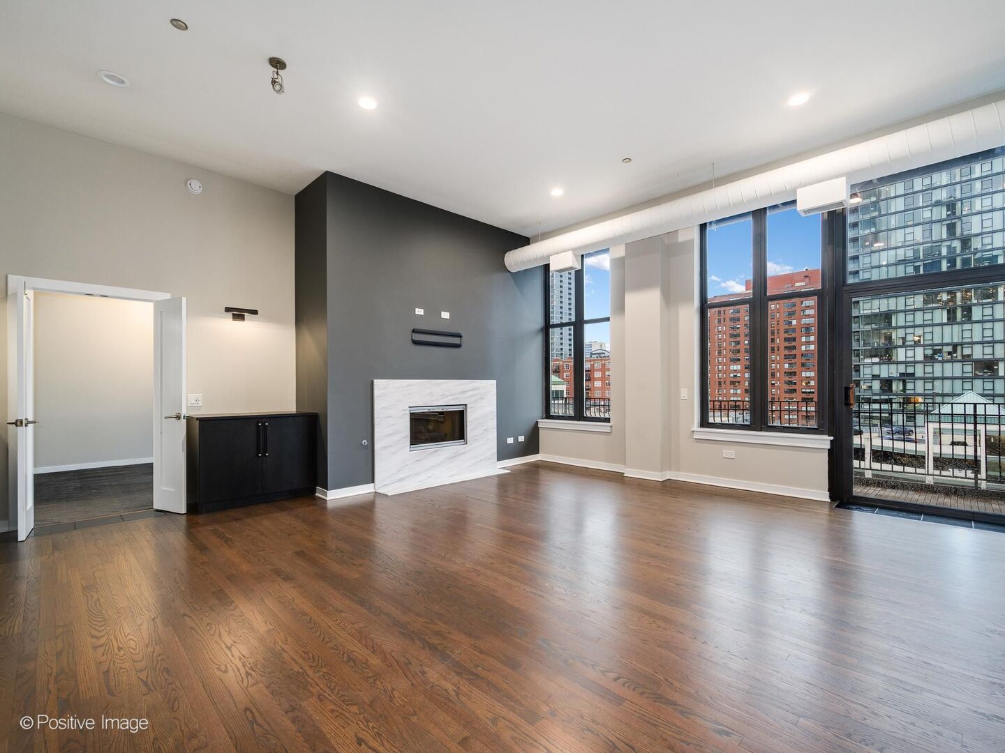 333 W HUBBARD Street 904
