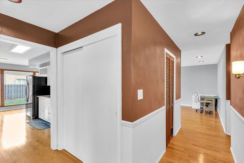 Tiny photo for 609 E Sunnycrest Court, Urbana, IL 61801 (MLS # 12566184)