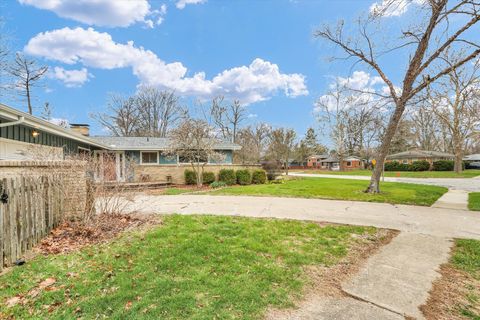 Tiny photo for 609 E Sunnycrest Court, Urbana, IL 61801 (MLS # 12566184)