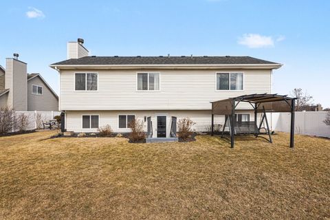 Tiny photo for 410 Heritage Lane, Plano, IL 60545 (MLS # 12587391)