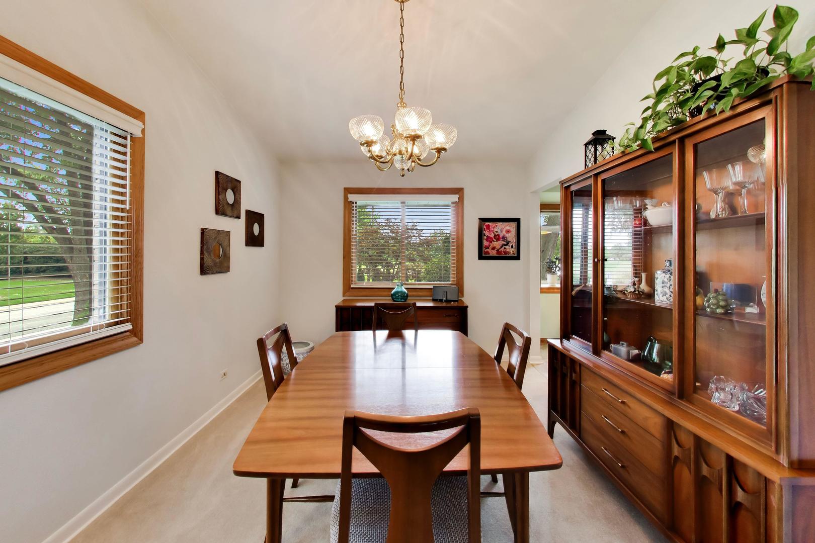 1608 E Jonquil Terrace