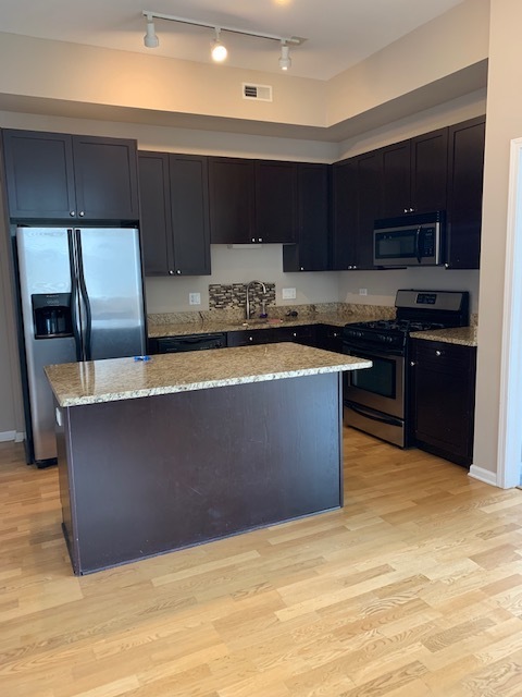 1464 S Michigan Avenue 2004