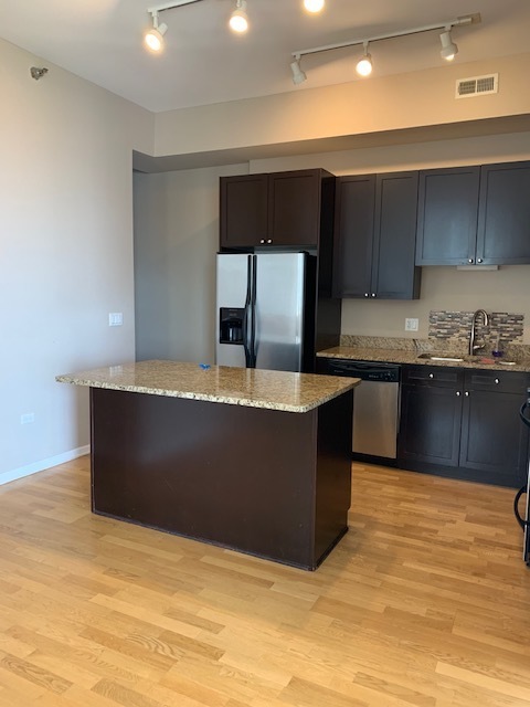 1464 S Michigan Avenue 2004