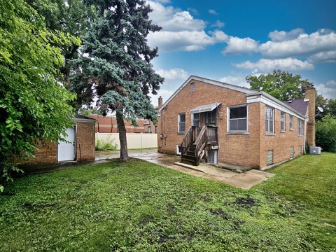 Tiny photo for 10320 S Claremont Avenue, Chicago, IL 60643 (MLS # 12686148)