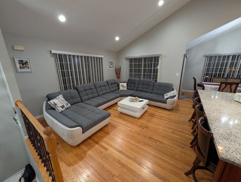 Tiny photo for 909 Mayfair Court, Elk Grove Village, IL 60007 (MLS # 12555336)