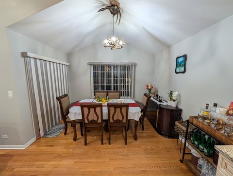 Tiny photo for 909 Mayfair Court, Elk Grove Village, IL 60007 (MLS # 12555336)