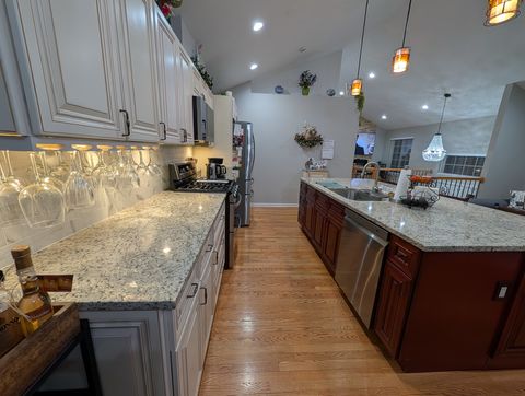 Tiny photo for 909 Mayfair Court, Elk Grove Village, IL 60007 (MLS # 12555336)