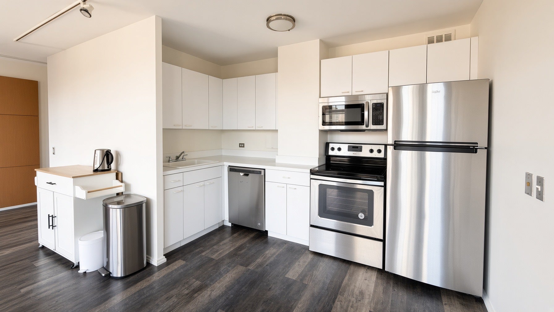 2400 N Lakeview Avenue 614-15