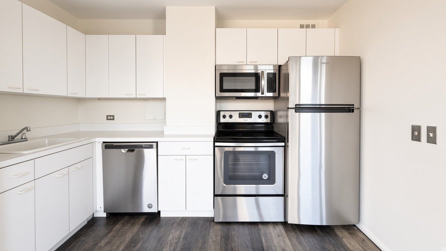 2400 N Lakeview Avenue 614-15