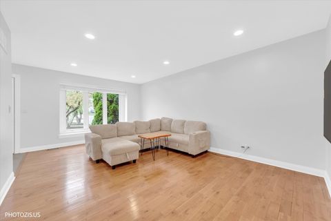 Tiny photo for 211 Edgewater Drive, Bloomingdale, IL 60108 (MLS # 12610564)