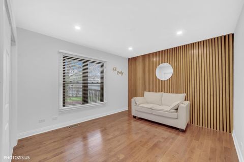 Tiny photo for 211 Edgewater Drive, Bloomingdale, IL 60108 (MLS # 12610564)