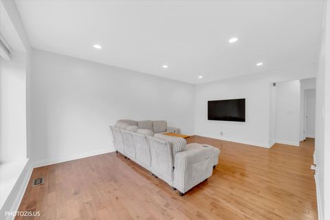 Tiny photo for 211 Edgewater Drive, Bloomingdale, IL 60108 (MLS # 12610564)