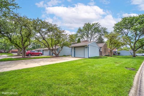 Tiny photo for 211 Edgewater Drive, Bloomingdale, IL 60108 (MLS # 12610564)