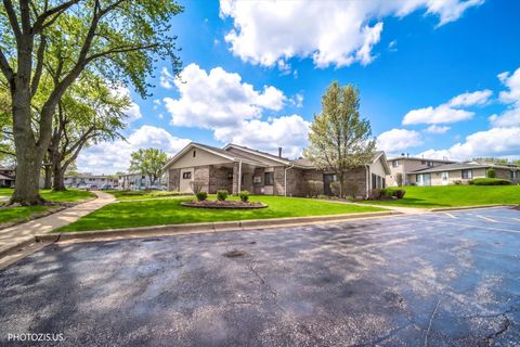 Tiny photo for 211 Edgewater Drive, Bloomingdale, IL 60108 (MLS # 12610564)
