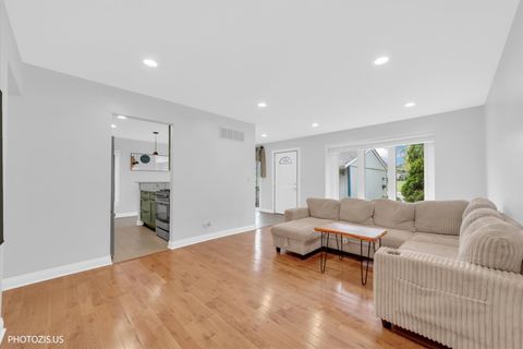 Tiny photo for 211 Edgewater Drive, Bloomingdale, IL 60108 (MLS # 12610564)