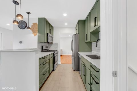 Tiny photo for 211 Edgewater Drive, Bloomingdale, IL 60108 (MLS # 12610564)