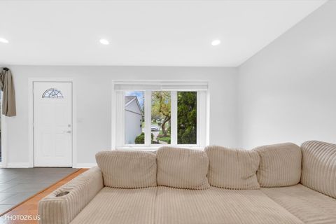 Tiny photo for 211 Edgewater Drive, Bloomingdale, IL 60108 (MLS # 12610564)