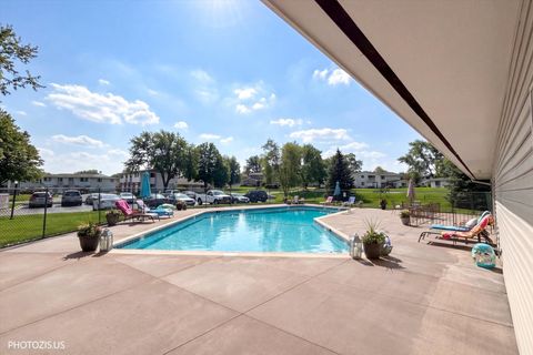 Tiny photo for 211 Edgewater Drive, Bloomingdale, IL 60108 (MLS # 12610564)