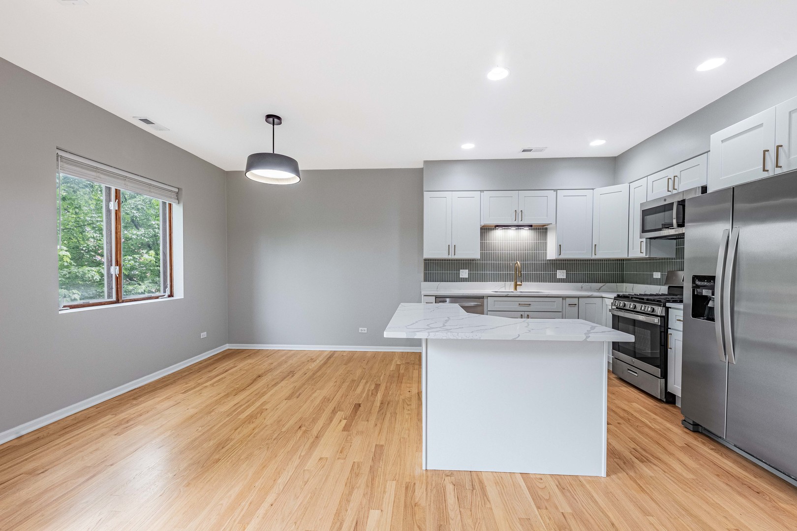 3154 N Oleander Avenue 2C