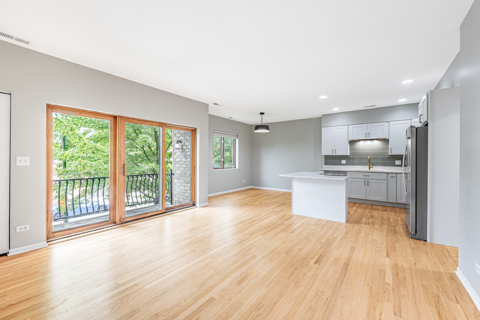 3154 N Oleander Avenue 2C