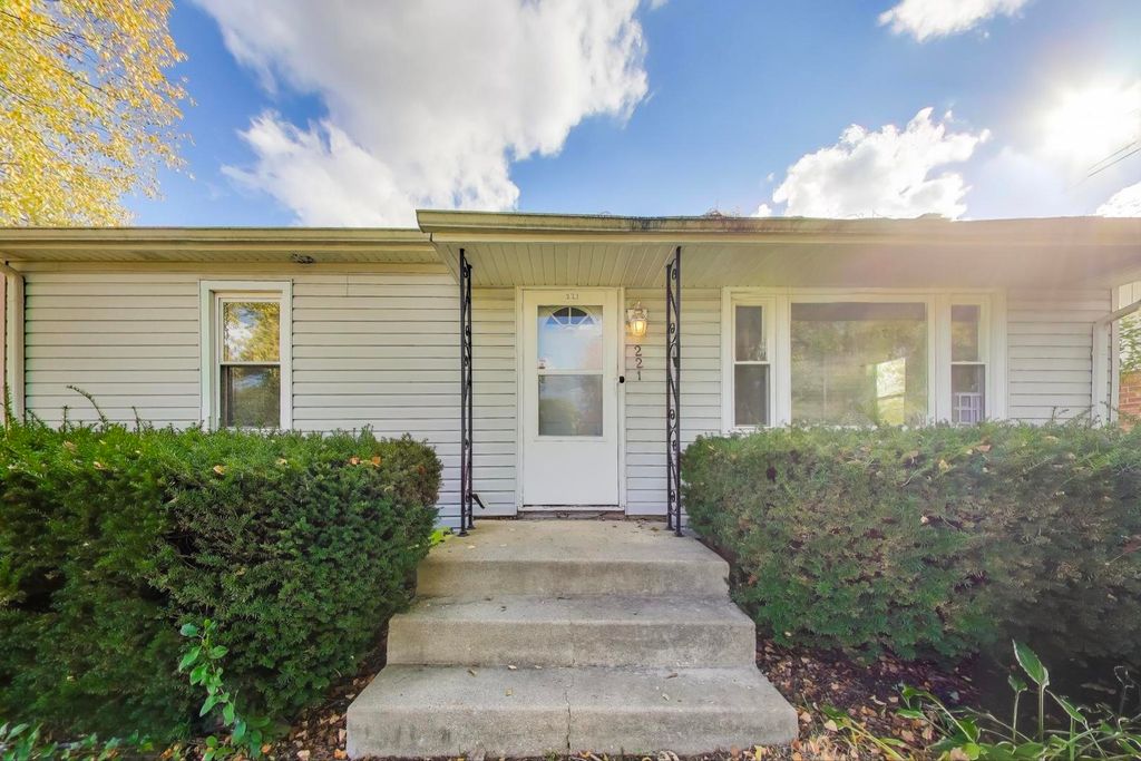 Photo for 221 HEINE Avenue, Elgin, IL 60123 (MLS # 12508152)