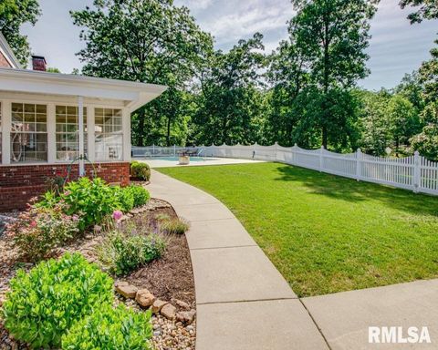 Tiny photo for 616 SEVILLE Drive, Mt Vernon, IL 62864 (MLS # EB458810)