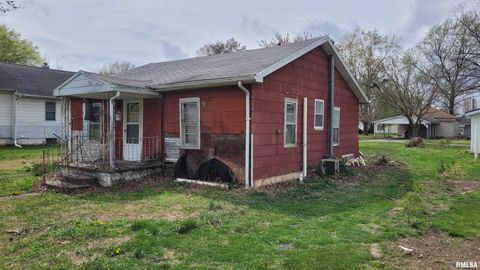 Photo of 923 N 9TH Street, Murphysboro, IL 62966 (MLS # EB457375)