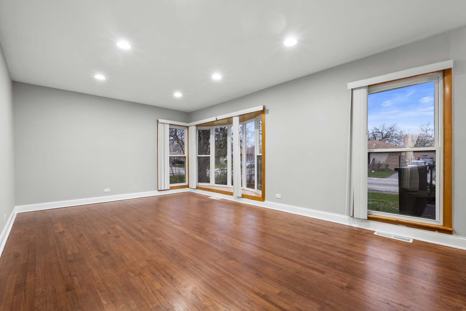 15607 Rose Drive
