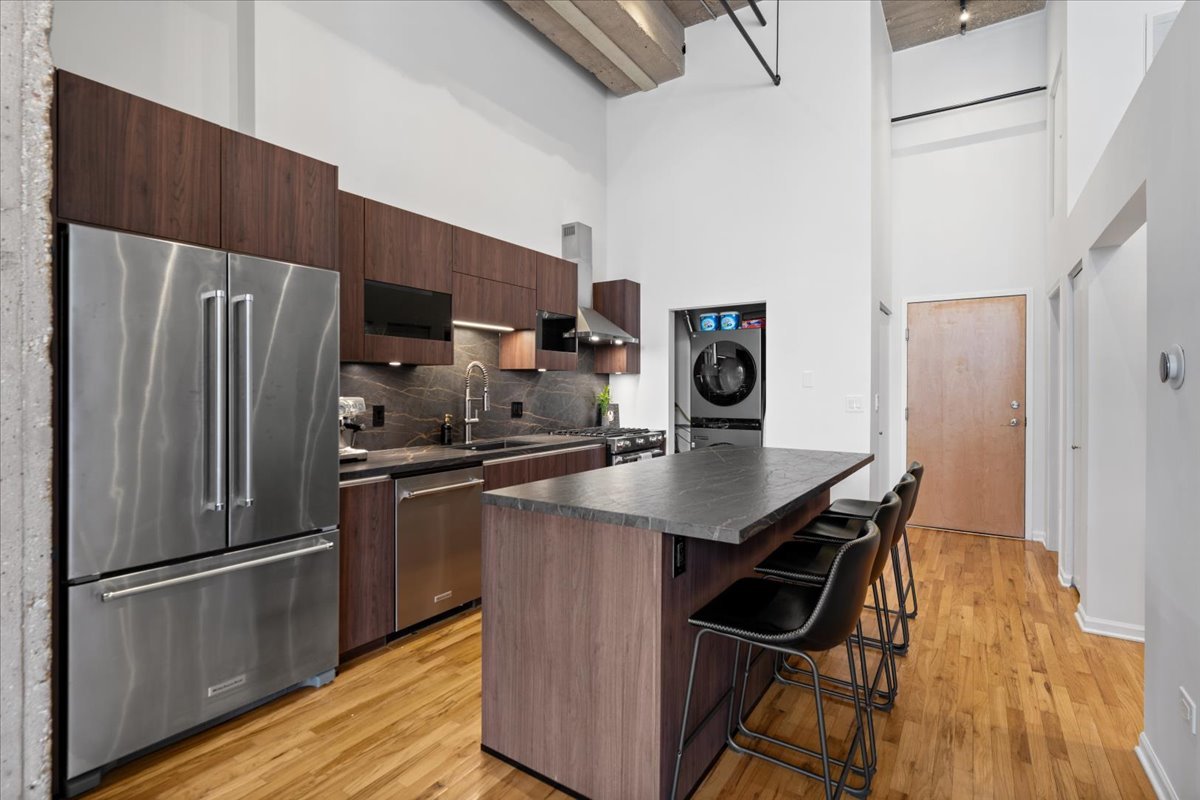 758 N Larrabee Street 519