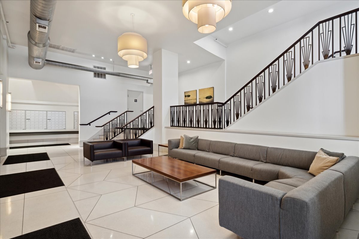 758 N Larrabee Street 519