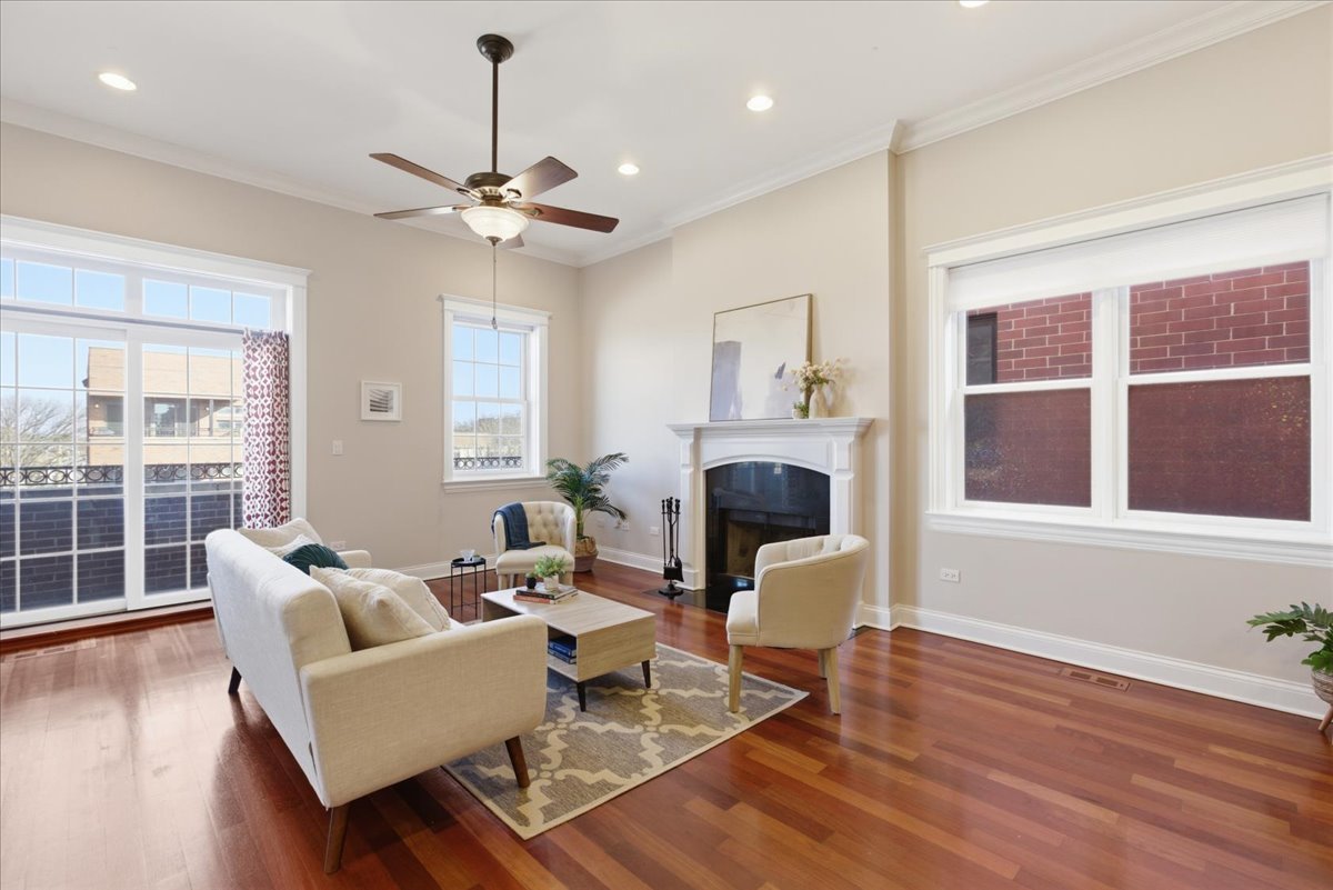 2249 W Irving Park Road 4