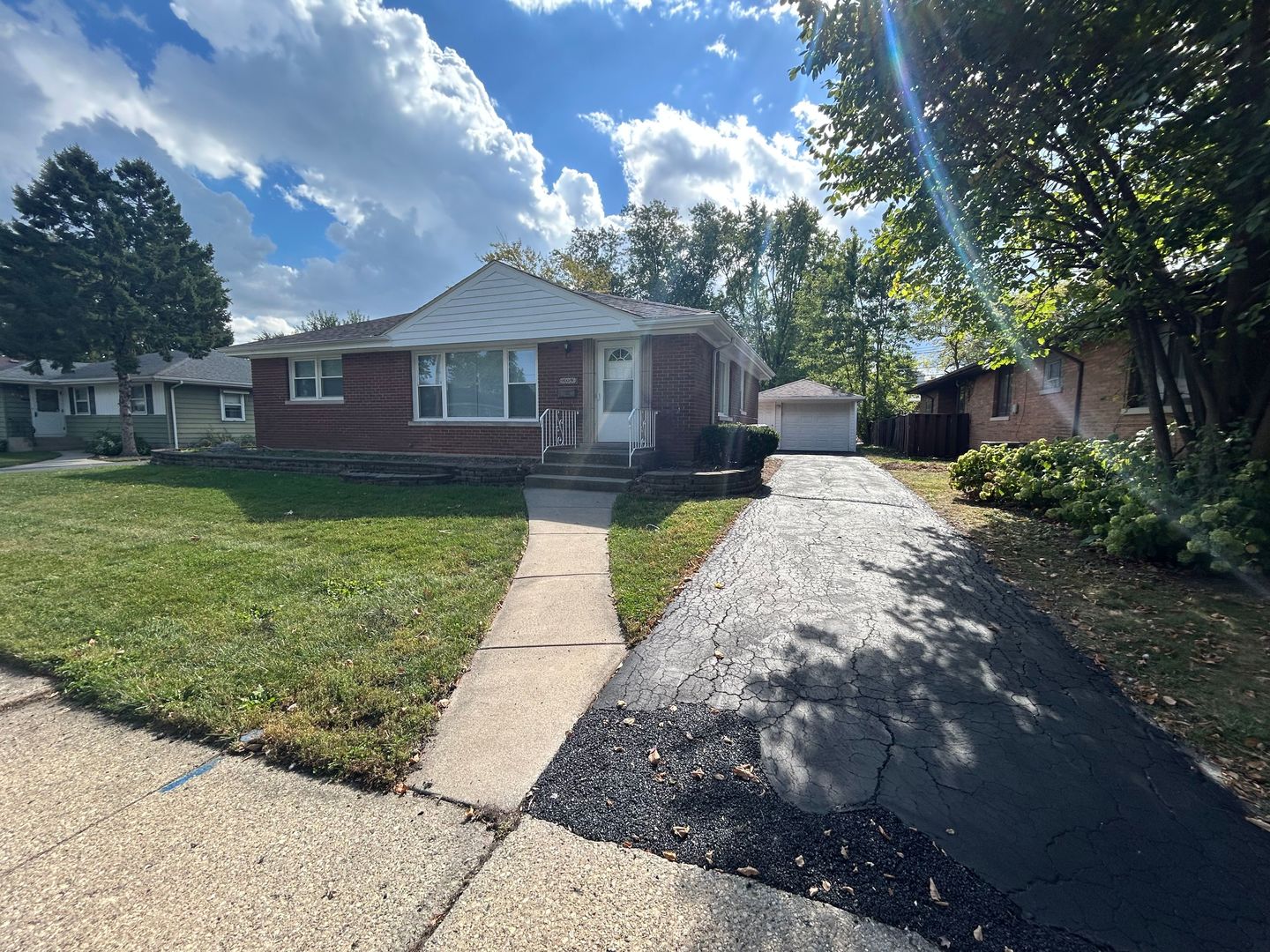 609 E 160th Place