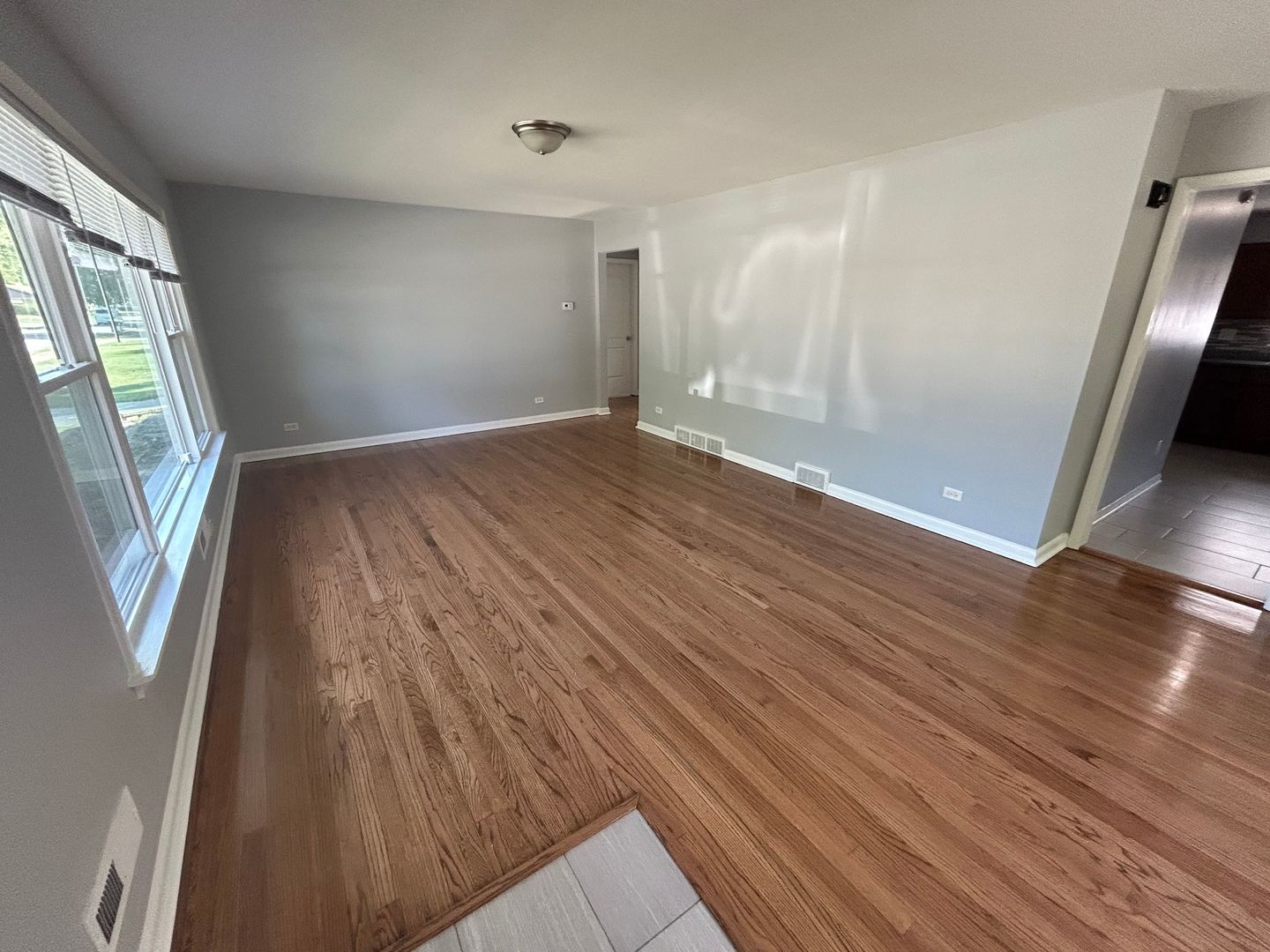 609 E 160th Place