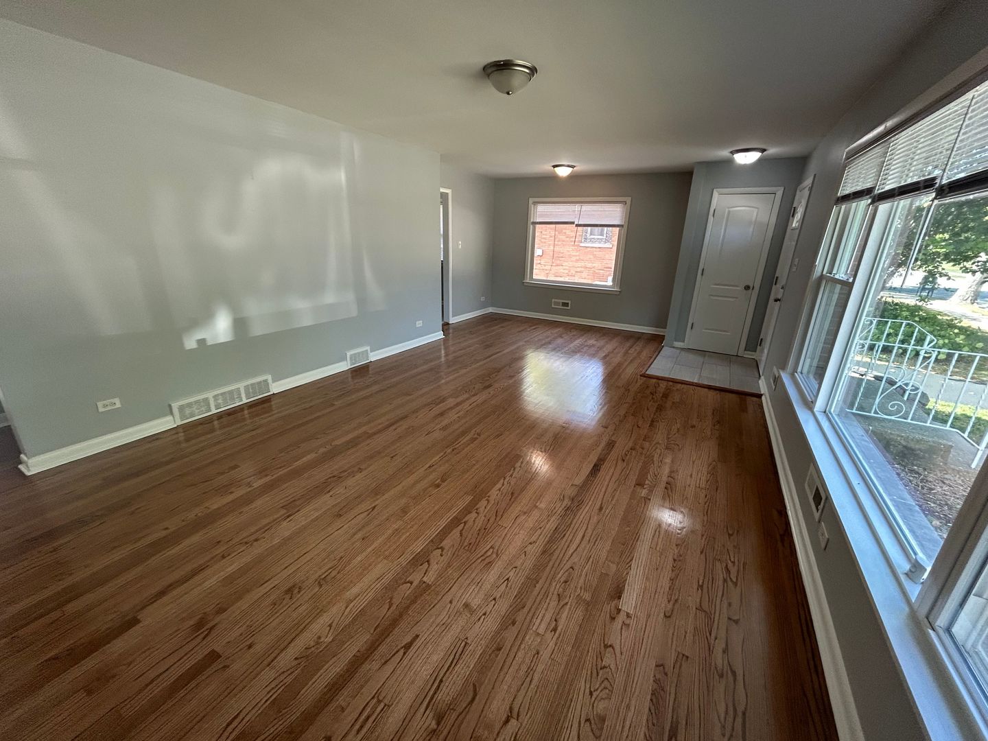 609 E 160th Place