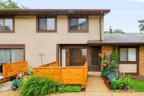 Photo of 8334 Portsmouth Drive #B, Darien, IL 60561 (MLS # 12681442)