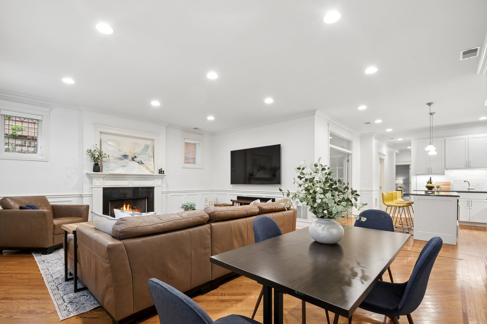 1330 W Diversey Parkway 1W