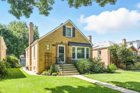 Tiny photo for 2130 Brummel Street, Evanston, IL 60202 (MLS # 12488077)