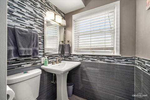 Tiny photo for 540 N Rosedale Avenue, Aurora, IL 60506 (MLS # 12581269)