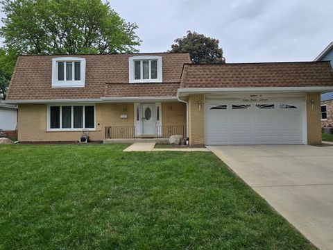 Photo of 18W193 Holly Avenue, Darien, IL 60561 (MLS # 12632923)