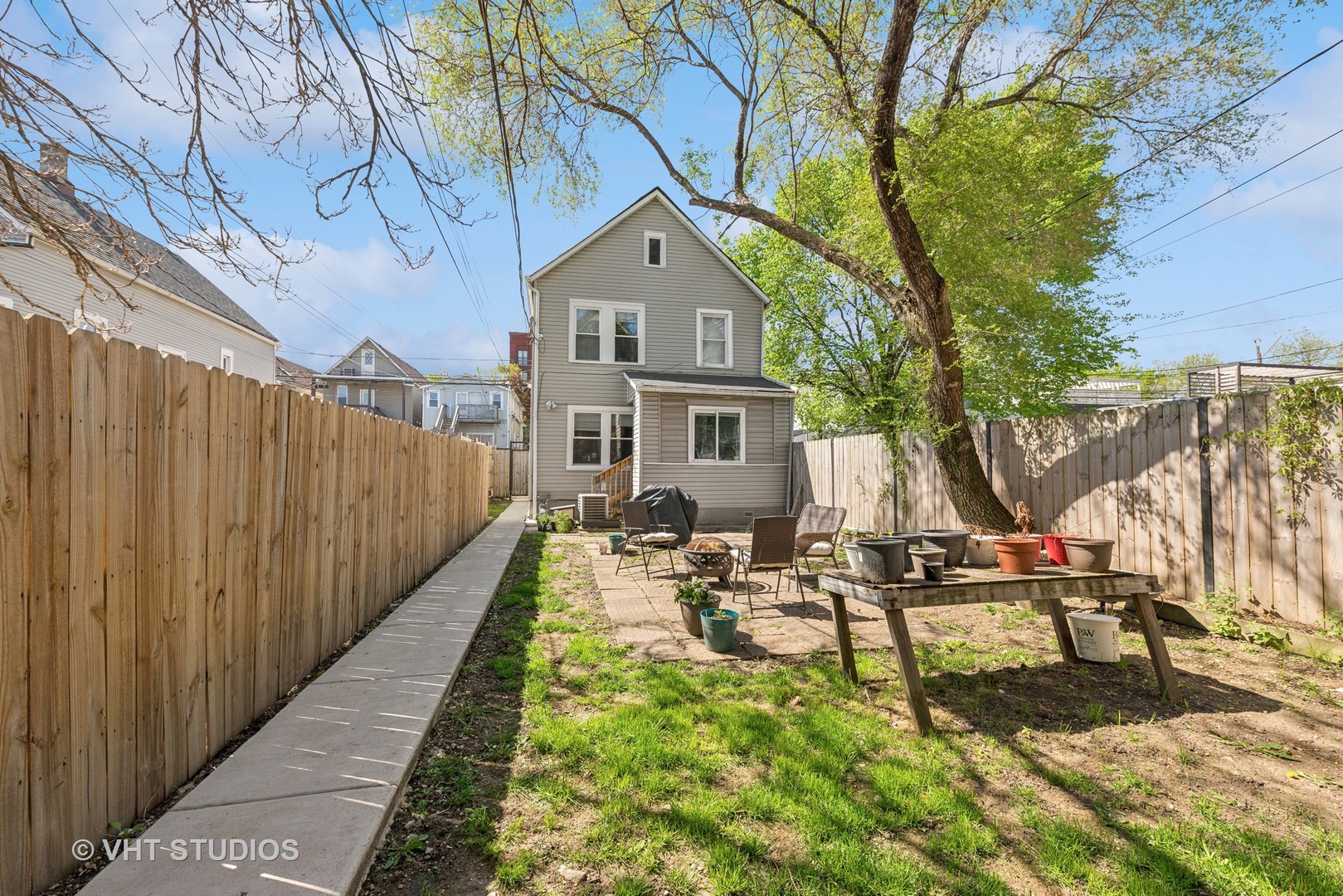 2515 W CORTLAND Avenue