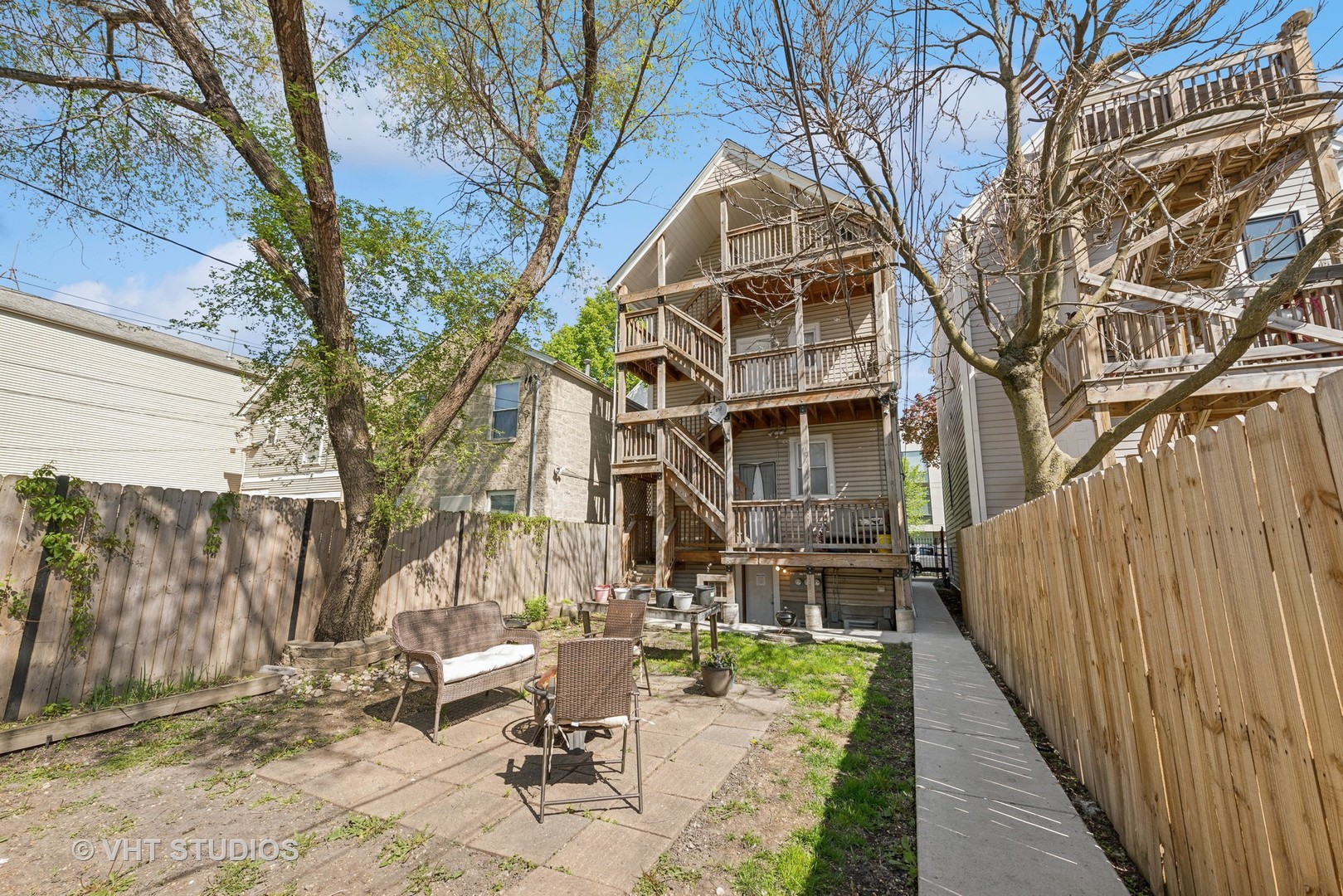2515 W CORTLAND Avenue