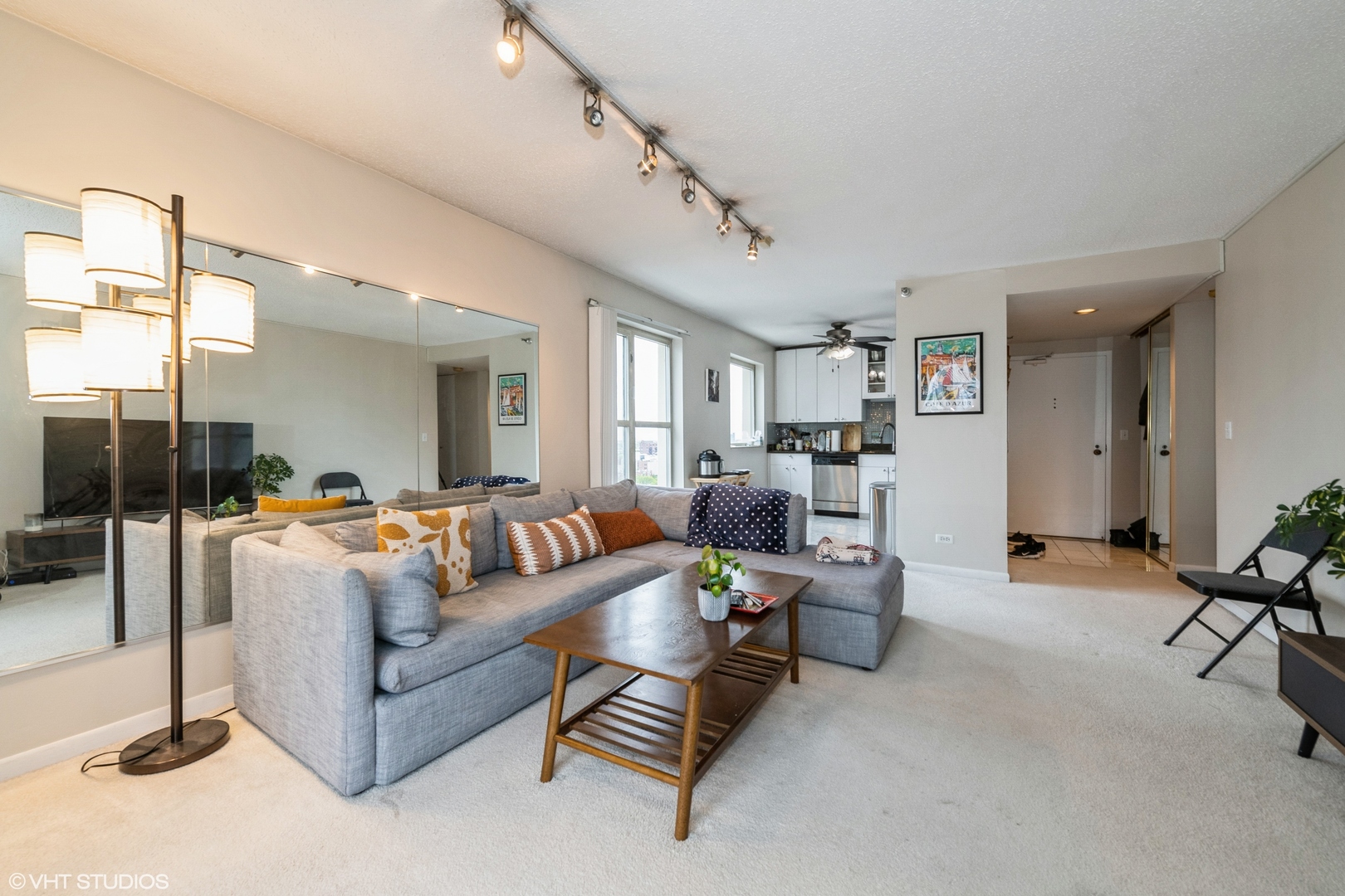 1212 N La Salle Drive 1409