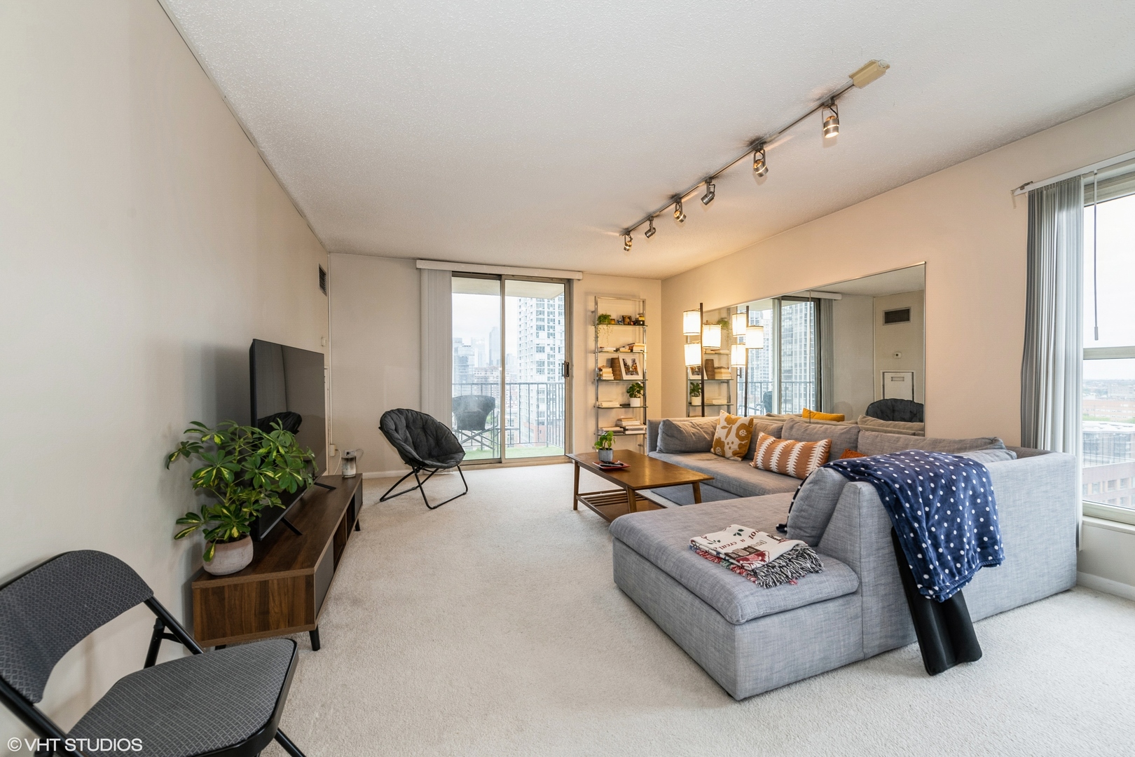 1212 N La Salle Drive 1409
