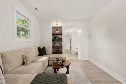 Tiny photo for 132 Mohawk Drive, Clarendon Hills, IL 60514 (MLS # 12791521)