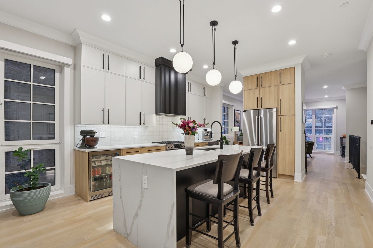 1934 W BELMONT Avenue 1E