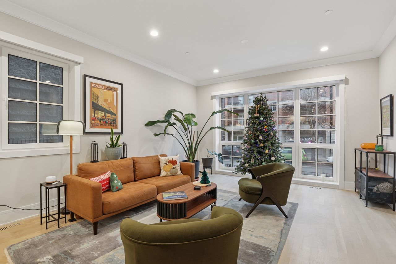 1934 W BELMONT Avenue 1E