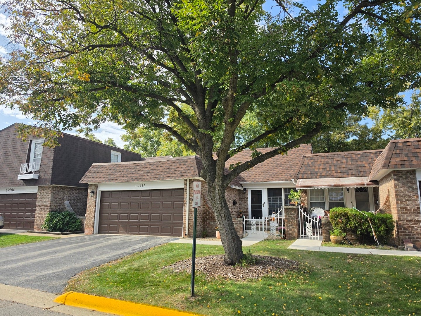 1S282 Holyoke Lane